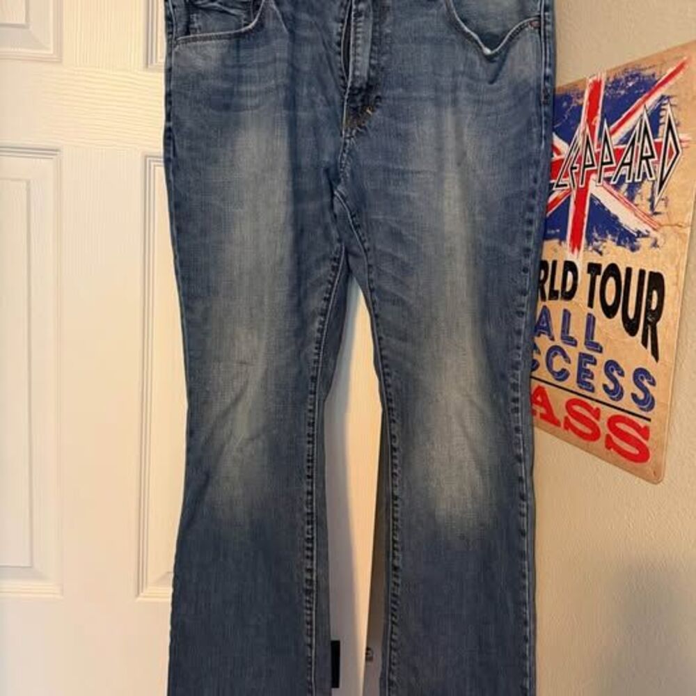 Gap Men's Bootcut Jeans - Size 36/32
Classic Gap bootcut jeans in "Rustic" me
